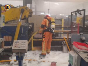 Incendio planta acero El Puig